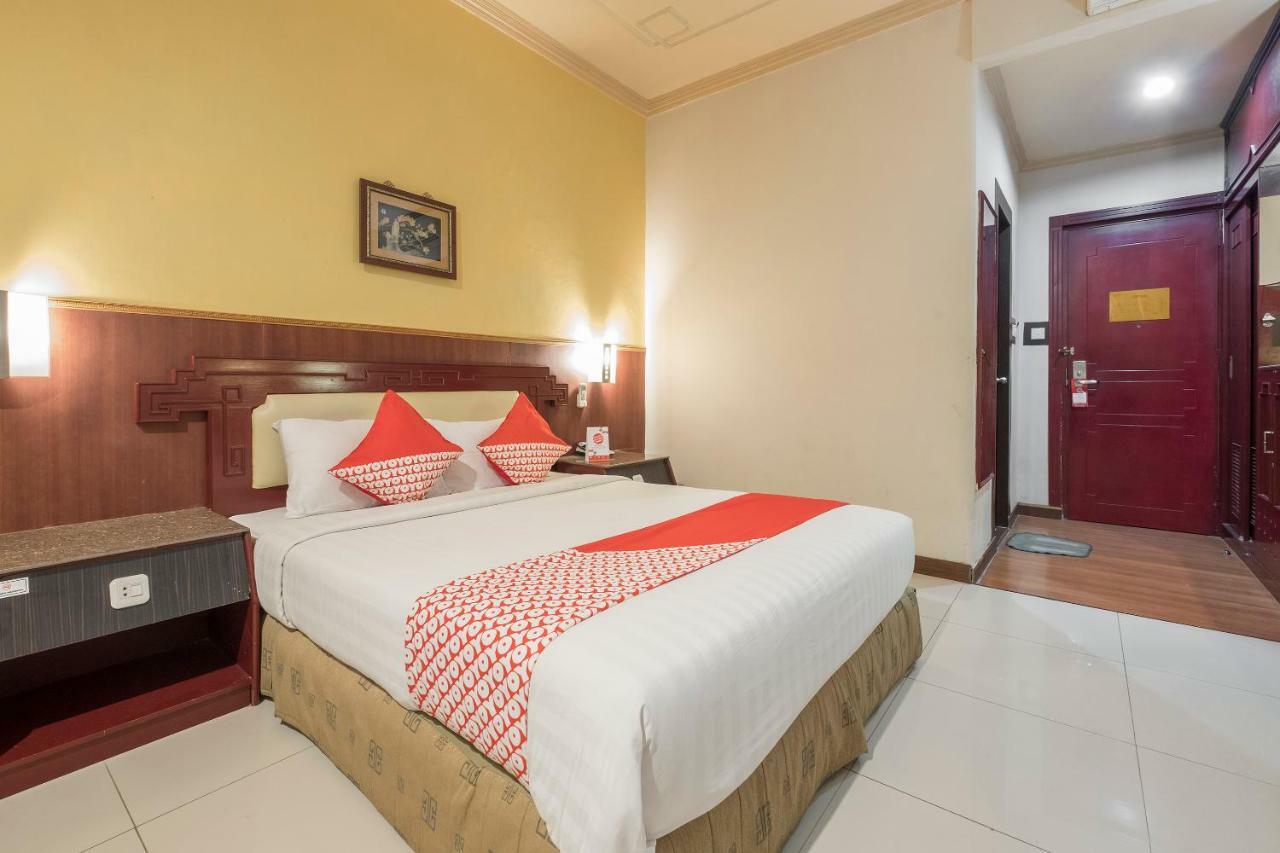 Oyo 821 Hotel Dinasti Makasar Exteriér fotografie