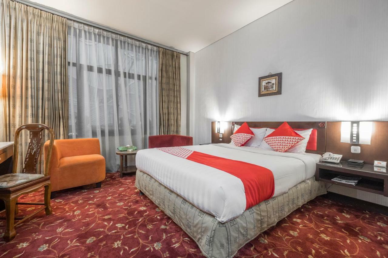 Oyo 821 Hotel Dinasti Makasar Exteriér fotografie