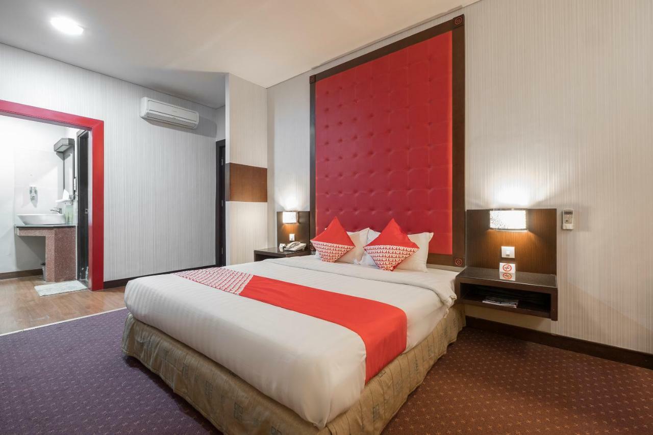 Oyo 821 Hotel Dinasti Makasar Exteriér fotografie