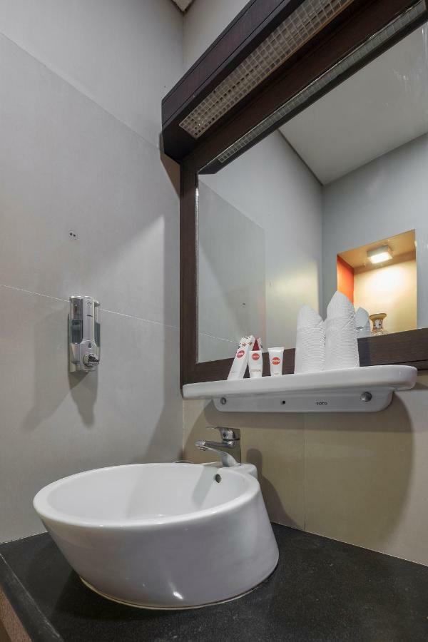 Oyo 821 Hotel Dinasti Makasar Exteriér fotografie