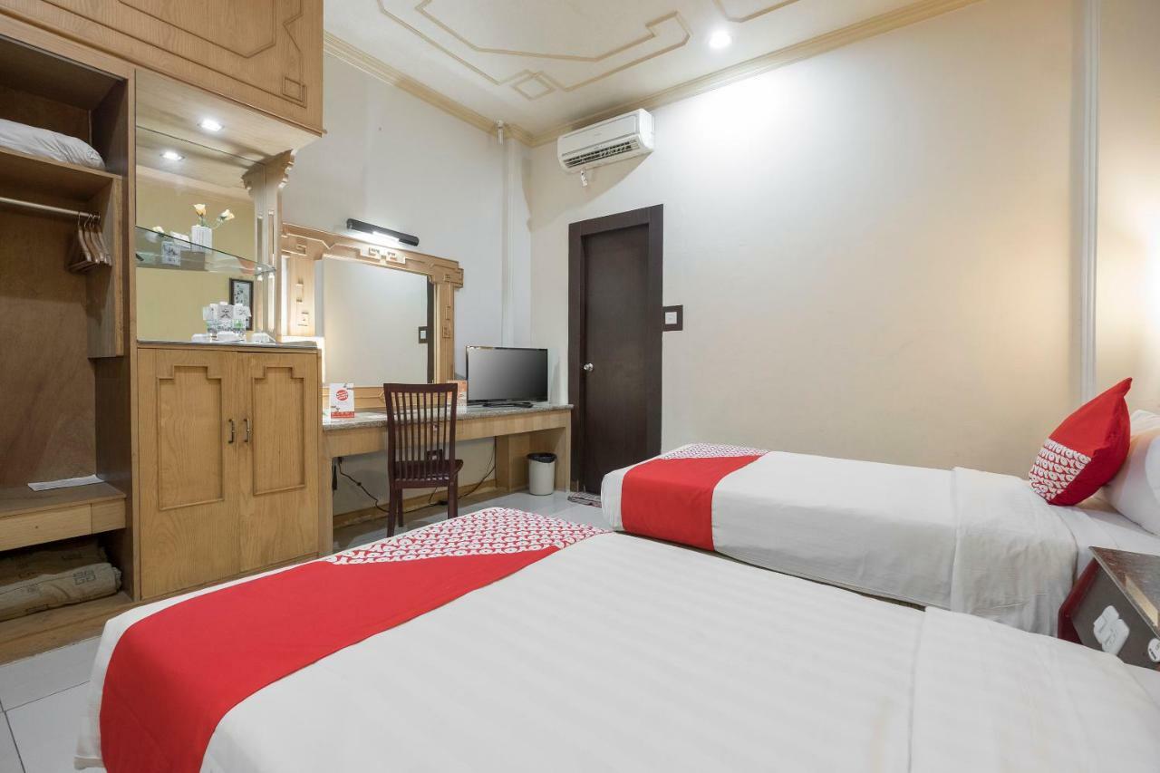 Oyo 821 Hotel Dinasti Makasar Exteriér fotografie