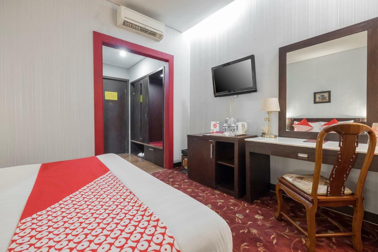Oyo 821 Hotel Dinasti Makasar Exteriér fotografie