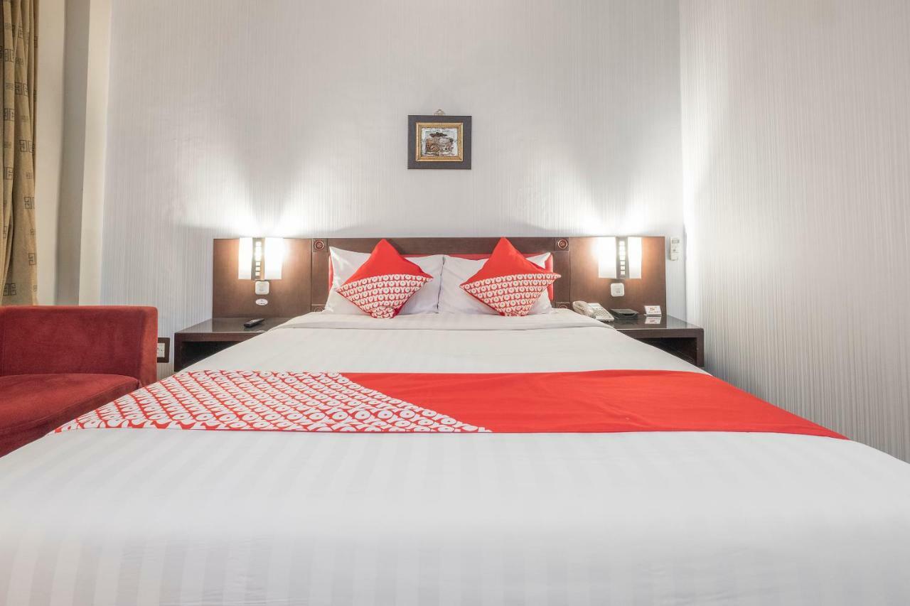 Oyo 821 Hotel Dinasti Makasar Exteriér fotografie