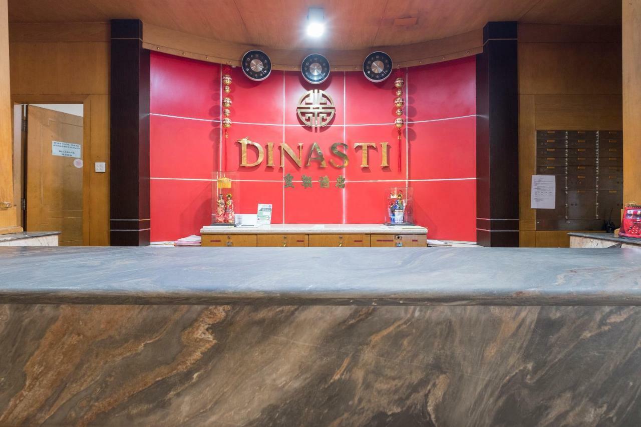 Oyo 821 Hotel Dinasti Makasar Exteriér fotografie
